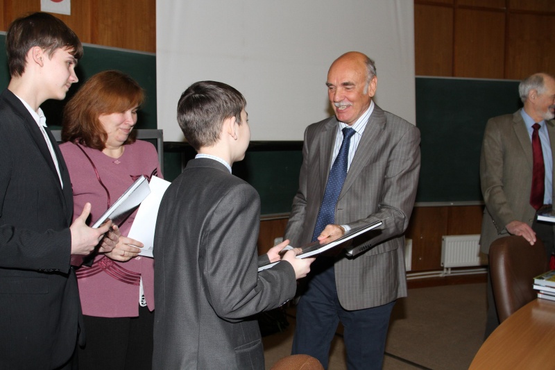 Файл:Низьев награждение.JPG