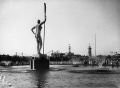 Девушка с веслом 30-е Н Грановский.jpg